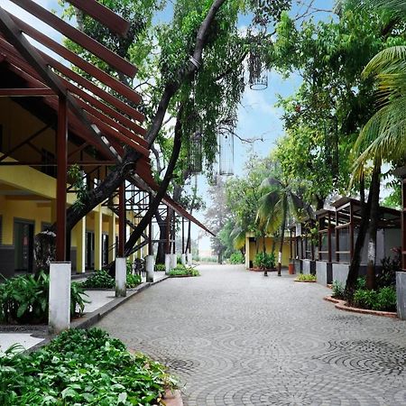 Shanti Resorts Valsad Екстериор снимка