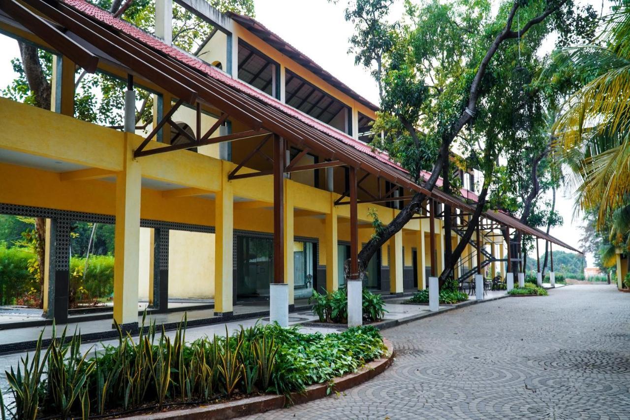 Shanti Resorts Valsad Екстериор снимка