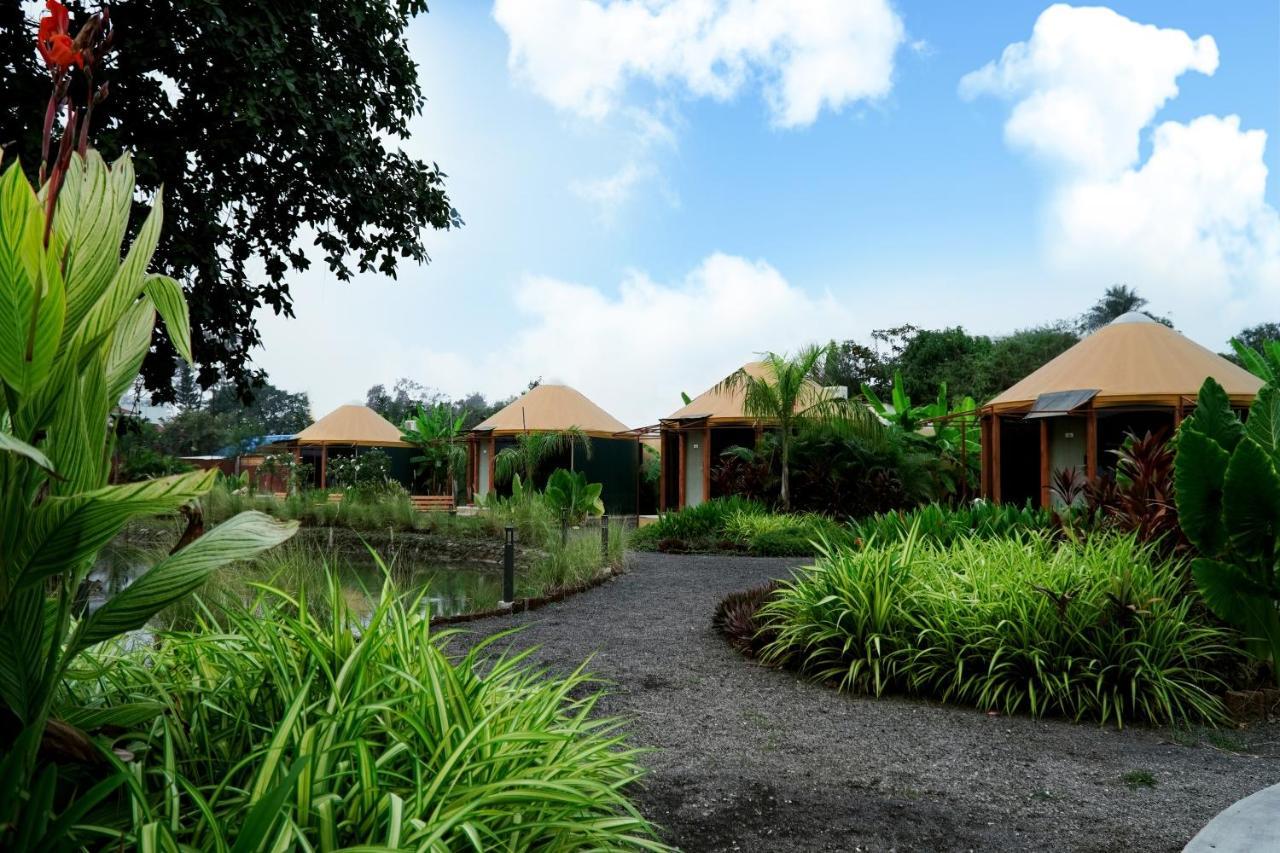 Shanti Resorts Valsad Екстериор снимка