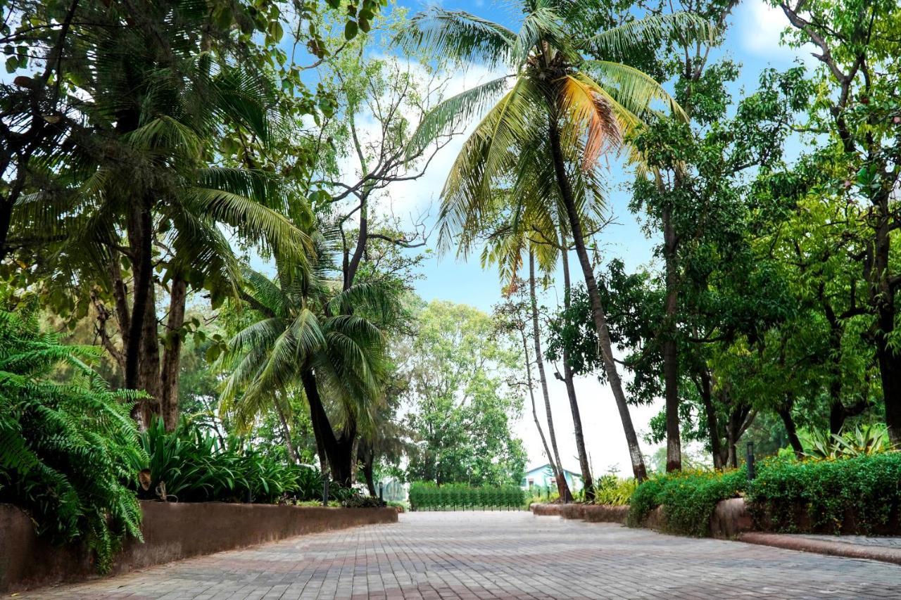 Shanti Resorts Valsad Екстериор снимка