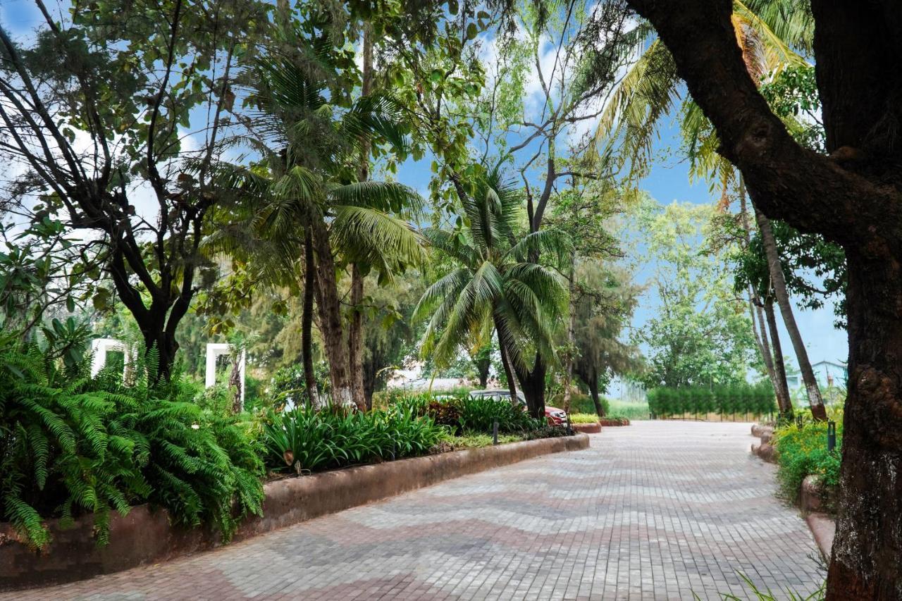 Shanti Resorts Valsad Екстериор снимка